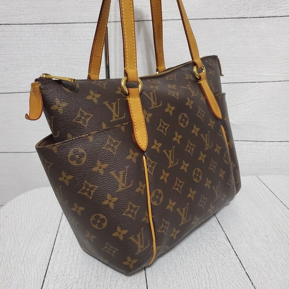 Louis Vuitton Monogram Totally PM - Picture 3 of 16